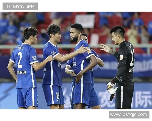 广州足球队在全国锦标赛积分榜上以81分稳居第一名展现强劲实力 广州足球队在全国锦标赛积分榜上以81分稳居第一名展现强劲实力