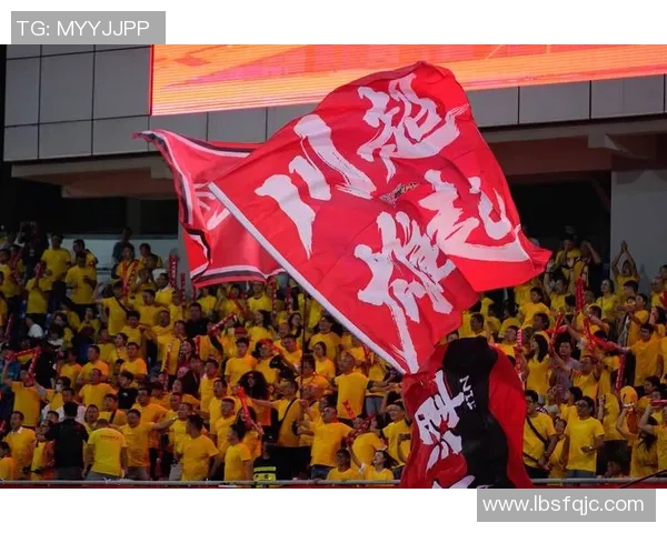 成都足球队在城市联赛中以55分稳居榜首争夺冠军的希望依然强烈